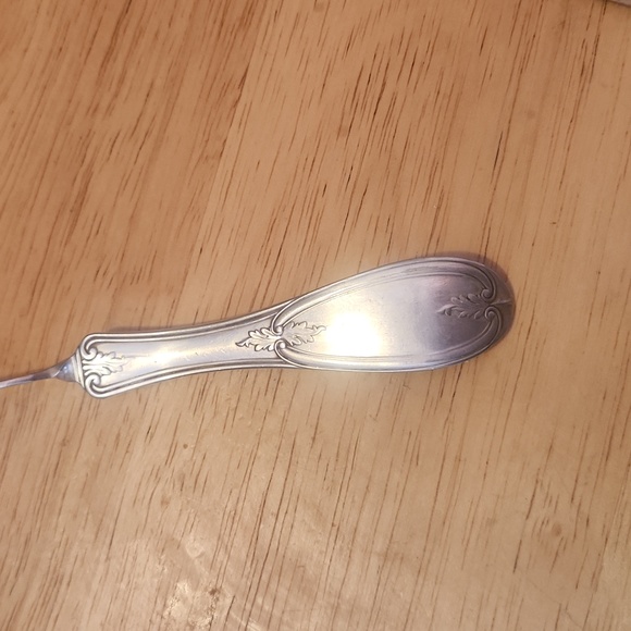 Vintage WM Rogers butter knife with twisted handle. - Picture 8 of 8